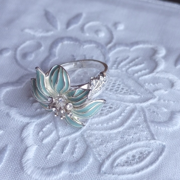 Vintage Silver mint green flower with rhinestone center ring - Picture 2 of 10